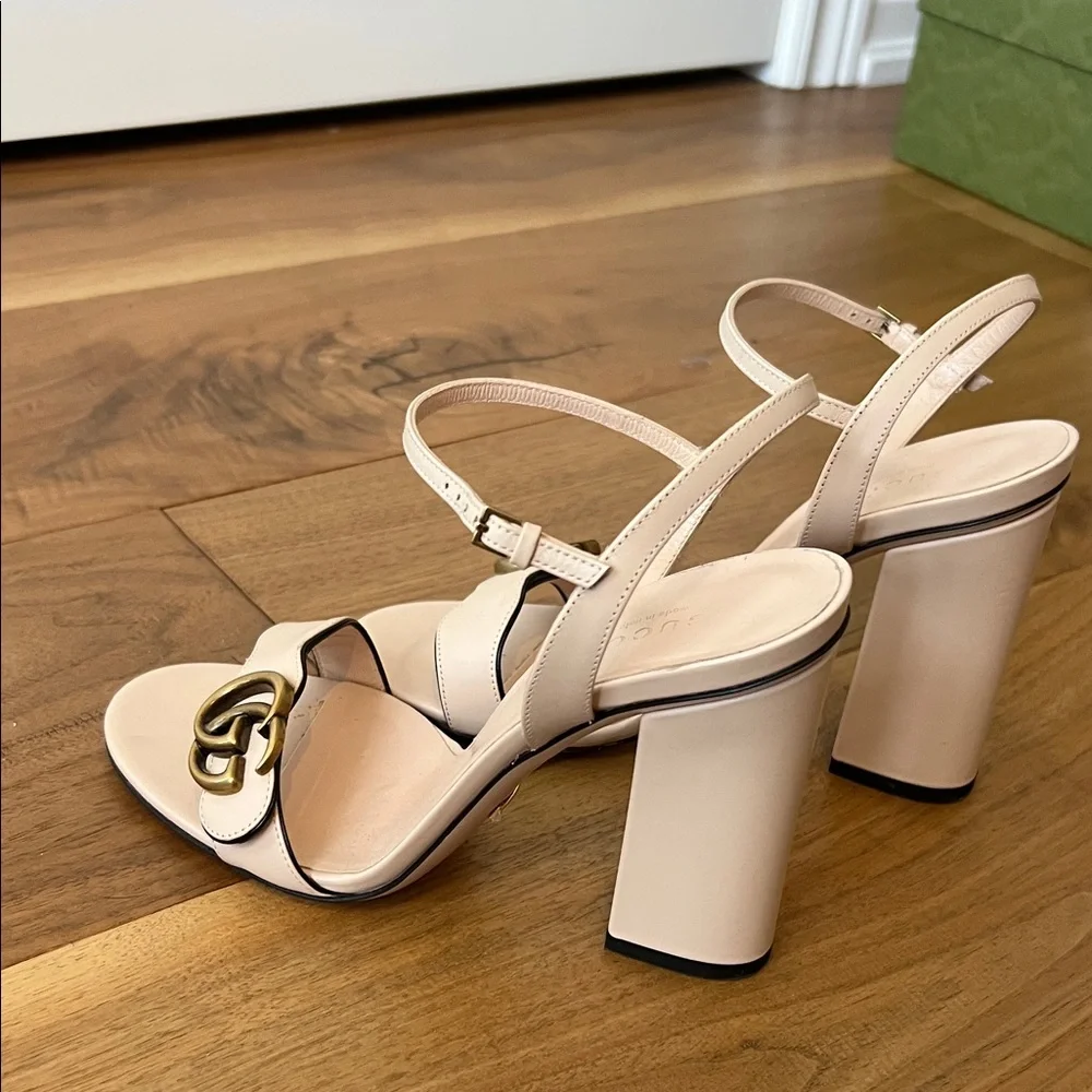Gucci Cream Heels with Gold Accent - Picture 5 of 9